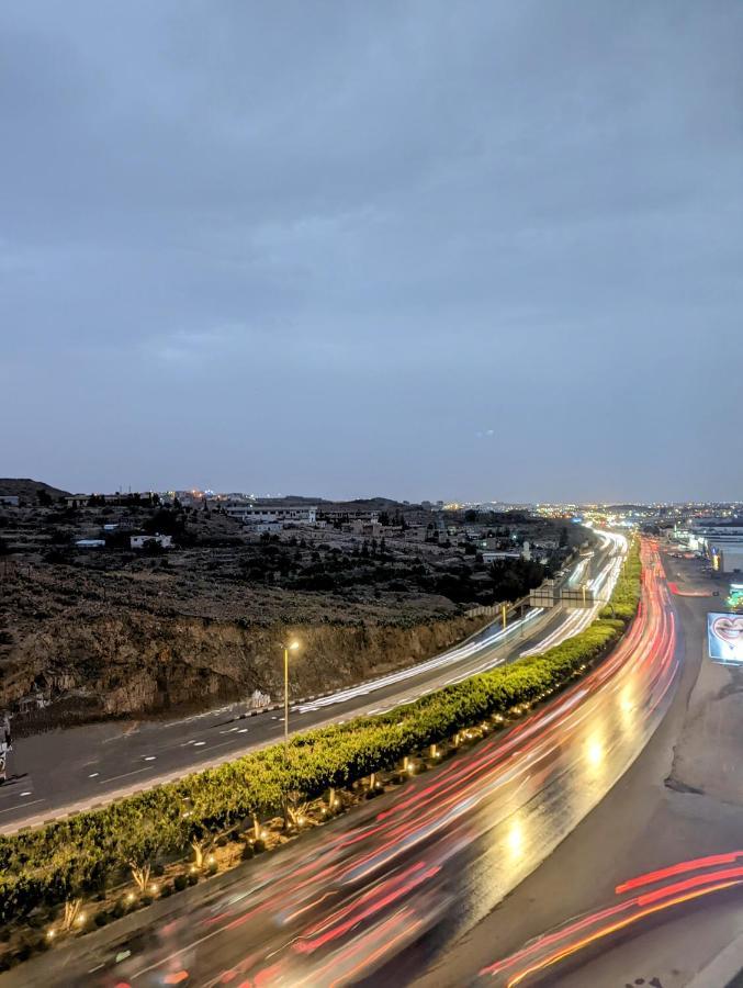 Citadines Abha Apart otel Dış mekan fotoğraf Highway 40 in Amman